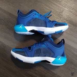 Sz 9 Nike Air Jordan 37 XXXVII Low Fraternity DV9909-401 Basketball Shoes Blue